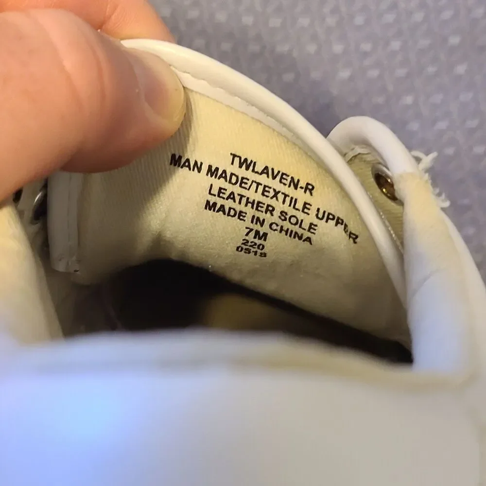 Tommy Hilfiger Women’s White Sneakers Size 7M Style TWLAVEN-R Leather Sole